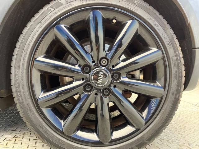 MINI クーパーSD カメラパーキングアシストPKG スポーツドライビングPKG ペッパーPKG アダプディブクルーズ LEDヘッドランプ 純正17インチアルミ バックカメラ Bluetooth再生 禁煙車(34枚目)