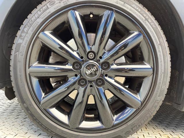 MINI クーパーSD カメラパーキングアシストPKG スポーツドライビングPKG ペッパーPKG アダプディブクルーズ LEDヘッドランプ 純正17インチアルミ バックカメラ Bluetooth再生 禁煙車(36枚目)