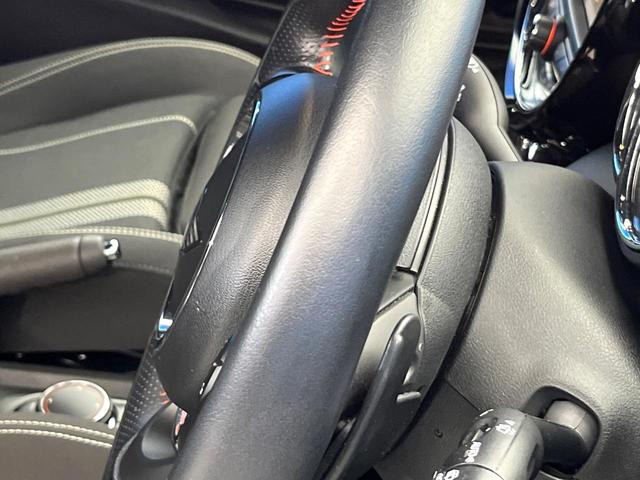 MINI クーパーSD カメラパーキングアシストPKG スポーツドライビングPKG ペッパーPKG アダプディブクルーズ LEDヘッドランプ 純正17インチアルミ バックカメラ Bluetooth再生 禁煙車(41枚目)