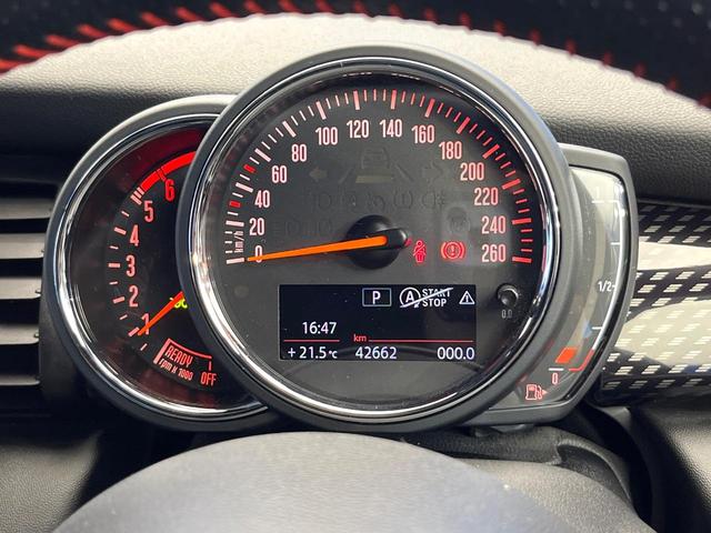 MINI クーパーSD カメラパーキングアシストPKG スポーツドライビングPKG ペッパーPKG アダプディブクルーズ LEDヘッドランプ 純正17インチアルミ バックカメラ Bluetooth再生 禁煙車(46枚目)