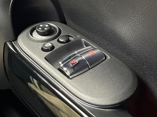 MINI クーパーSD カメラパーキングアシストPKG スポーツドライビングPKG ペッパーPKG アダプディブクルーズ LEDヘッドランプ 純正17インチアルミ バックカメラ Bluetooth再生 禁煙車(49枚目)