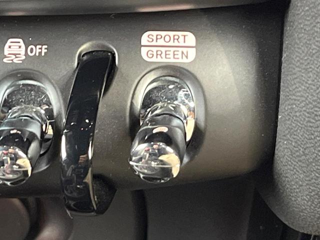 MINI クーパーSD カメラパーキングアシストPKG スポーツドライビングPKG ペッパーPKG アダプディブクルーズ LEDヘッドランプ 純正17インチアルミ バックカメラ Bluetooth再生 禁煙車(52枚目)