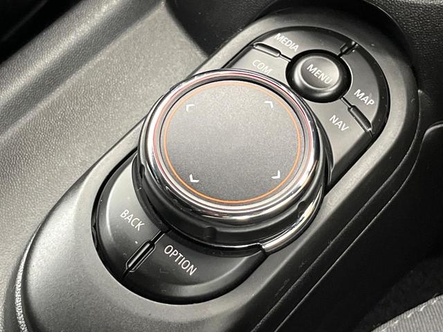 MINI クーパーSD カメラパーキングアシストPKG スポーツドライビングPKG ペッパーPKG アダプディブクルーズ LEDヘッドランプ 純正17インチアルミ バックカメラ Bluetooth再生 禁煙車(58枚目)