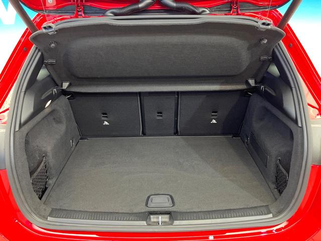 Ｂクラス Ｂ１８０　ＡＭＧライン　ＡＭＧレザーエクスクルーシブＰＫＧ　ナビゲーション‘ＰＫＧ　レーダーセーフティＰＫＧ　ナビゲーションＰＫＧ　アドバンスドＰＫＧ　アダプティブハイビームアシスト　フットトランクオープナー　禁煙車（13枚目）