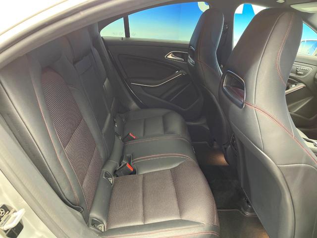 CLAクラス CLA250 4マチック レーダーセーフティPKG AMGレザーエクスクルーシブPKG 革シート シートヒーター デュアルオートエアコン オートマチックハイビーム HIDヘッドライト 純正ナビ バックカメラ 4WD 禁煙車(10枚目)