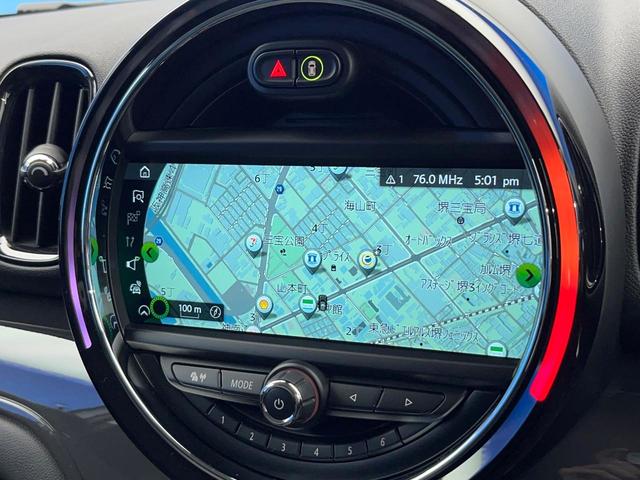 ●純正ナビ：一体感のあるナビは、高級感ある車内を演出してくれます。オーディオ機能も充実しておりますので、運転もより楽しめます♪