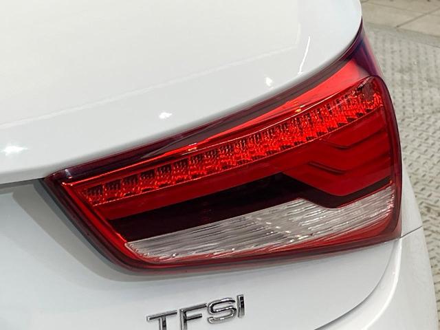 A1スポーツバック ピアニッシモエディション 後期モデル 125台限定特別仕様車 HIDヘッドライト ヘッドランプウォッシャー オートエアコン 前席シートヒーター アドバンスドキー パーキングシステム SSDナビ 地デジTV ETC車載器 禁煙シ(27枚目)