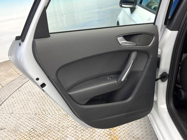 A1スポーツバック ピアニッシモエディション 後期モデル 125台限定特別仕様車 HIDヘッドライト ヘッドランプウォッシャー オートエアコン 前席シートヒーター アドバンスドキー パーキングシステム SSDナビ 地デジTV ETC車載器 禁煙シ(42枚目)