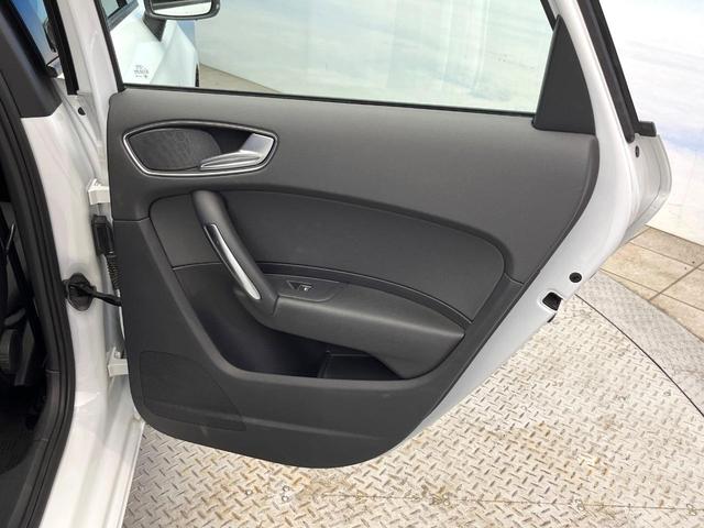 A1スポーツバック ピアニッシモエディション 後期モデル 125台限定特別仕様車 HIDヘッドライト ヘッドランプウォッシャー オートエアコン 前席シートヒーター アドバンスドキー パーキングシステム SSDナビ 地デジTV ETC車載器 禁煙シ(43枚目)