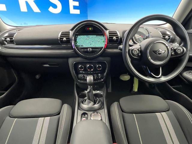 MINI クーパーS クラブマン ペッパーPKG アダプディブクルーズコントロール アダプディブLED オートライト リアビューカメラ 純正17インチアルミ Bluetooth再生 禁煙車(2枚目)