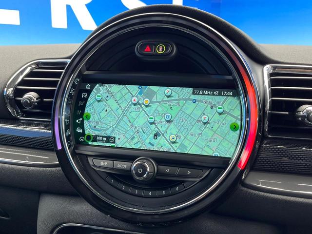 MINI クーパーS クラブマン ペッパーPKG アダプディブクルーズコントロール アダプディブLED オートライト リアビューカメラ 純正17インチアルミ Bluetooth再生 禁煙車(4枚目)