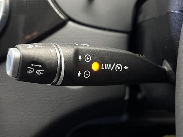 ●ディストロニックプラス：都市、郊外、高速道路などの走行時に、ステレオマルチパーパスカメラとレーダーセンサーにより、前走車を認識して速度に応じた車間距離を維持する次世代のクルコン！