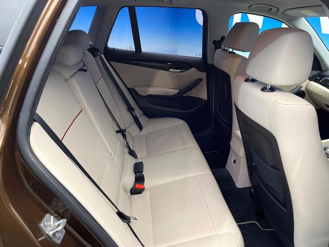 ●後部座席も気になるようなキズ・汚れやへたり等、大きなダメージはなく、良好な状態です。