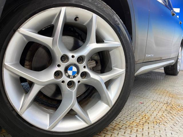 ●純正１８インチアルミホイール：輸入車ならではの卓越した走りを支えるホイールと足回りです！日本車の走りに慣れている方にもぜひ体感して頂きたいほど、高いレベルでまとまっています！