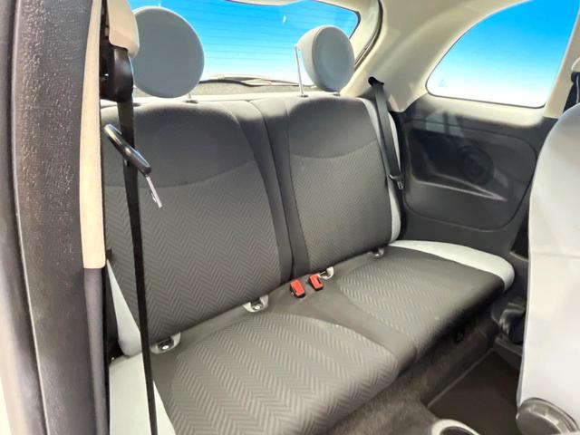 ●後部座席も気になるようなキズ・汚れやへたり等、大きなダメージはなく、良好な状態です。