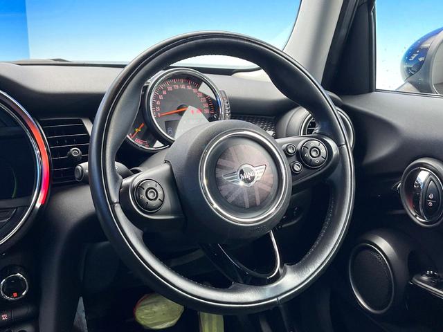 ＭＩＮＩ クーパーＳ　ライトＰＫＧ　アダプティブＬＥＤヘッドランプ　ＥＴＣ内蔵ルームミラー　デュアルオートエアコン　クルーズコントロール　純正ナビ　スマートキー　Ｂｌｕｅｔｏｏｔｈ　ＵＳＢ端子　禁煙車（11枚目）