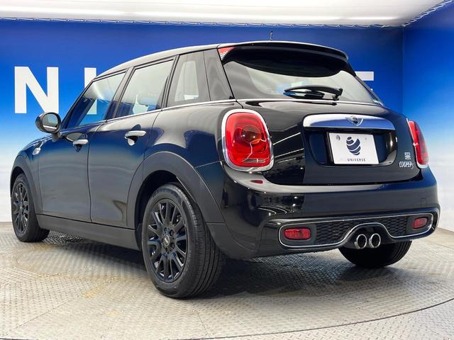 ＭＩＮＩ クーパーＳ　ライトＰＫＧ　アダプティブＬＥＤヘッドランプ　ＥＴＣ内蔵ルームミラー　デュアルオートエアコン　クルーズコントロール　純正ナビ　スマートキー　Ｂｌｕｅｔｏｏｔｈ　ＵＳＢ端子　禁煙車（19枚目）