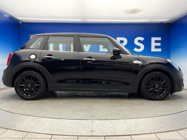 ＭＩＮＩ クーパーＳ　ライトＰＫＧ　アダプティブＬＥＤヘッドランプ　ＥＴＣ内蔵ルームミラー　デュアルオートエアコン　クルーズコントロール　純正ナビ　スマートキー　Ｂｌｕｅｔｏｏｔｈ　ＵＳＢ端子　禁煙車（20枚目）