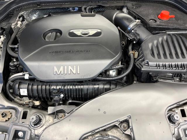 ＭＩＮＩ クーパーＳ　ライトＰＫＧ　アダプティブＬＥＤヘッドランプ　ＥＴＣ内蔵ルームミラー　デュアルオートエアコン　クルーズコントロール　純正ナビ　スマートキー　Ｂｌｕｅｔｏｏｔｈ　ＵＳＢ端子　禁煙車（21枚目）