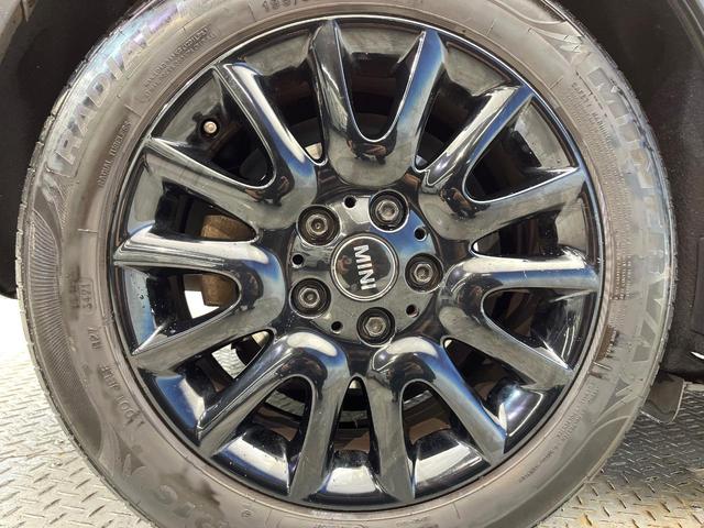 ＭＩＮＩ クーパーＳ　ライトＰＫＧ　アダプティブＬＥＤヘッドランプ　ＥＴＣ内蔵ルームミラー　デュアルオートエアコン　クルーズコントロール　純正ナビ　スマートキー　Ｂｌｕｅｔｏｏｔｈ　ＵＳＢ端子　禁煙車（30枚目）