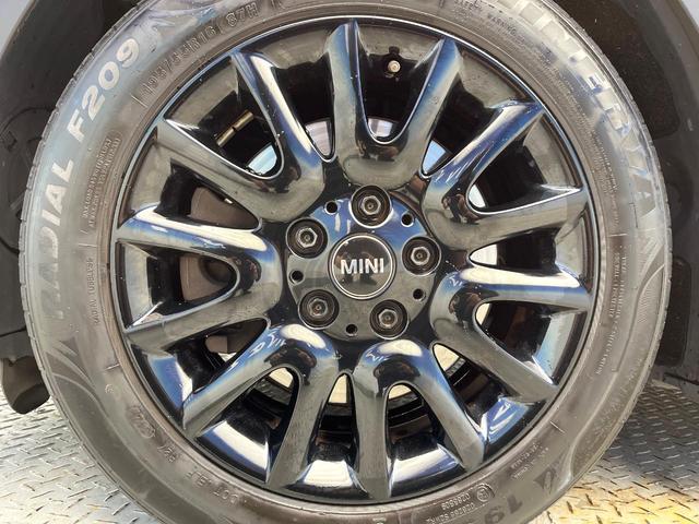 ＭＩＮＩ クーパーＳ　ライトＰＫＧ　アダプティブＬＥＤヘッドランプ　ＥＴＣ内蔵ルームミラー　デュアルオートエアコン　クルーズコントロール　純正ナビ　スマートキー　Ｂｌｕｅｔｏｏｔｈ　ＵＳＢ端子　禁煙車（31枚目）