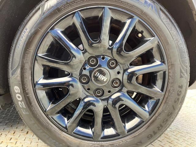 ＭＩＮＩ クーパーＳ　ライトＰＫＧ　アダプティブＬＥＤヘッドランプ　ＥＴＣ内蔵ルームミラー　デュアルオートエアコン　クルーズコントロール　純正ナビ　スマートキー　Ｂｌｕｅｔｏｏｔｈ　ＵＳＢ端子　禁煙車（32枚目）