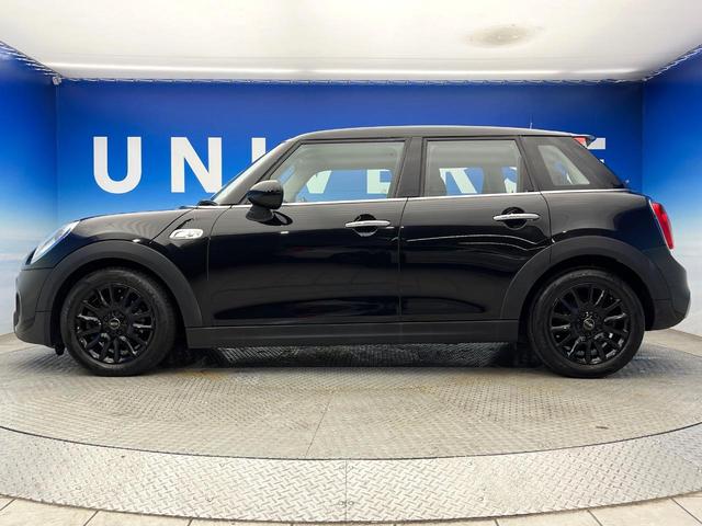 ＭＩＮＩ クーパーＳ　ライトＰＫＧ　アダプティブＬＥＤヘッドランプ　ＥＴＣ内蔵ルームミラー　デュアルオートエアコン　クルーズコントロール　純正ナビ　スマートキー　Ｂｌｕｅｔｏｏｔｈ　ＵＳＢ端子　禁煙車（38枚目）