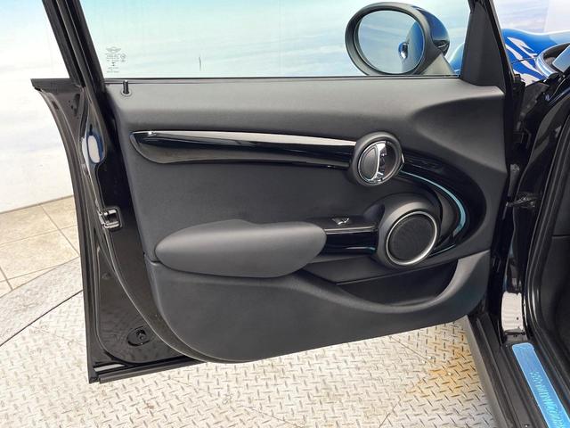 ＭＩＮＩ クーパーＳ　ライトＰＫＧ　アダプティブＬＥＤヘッドランプ　ＥＴＣ内蔵ルームミラー　デュアルオートエアコン　クルーズコントロール　純正ナビ　スマートキー　Ｂｌｕｅｔｏｏｔｈ　ＵＳＢ端子　禁煙車（39枚目）