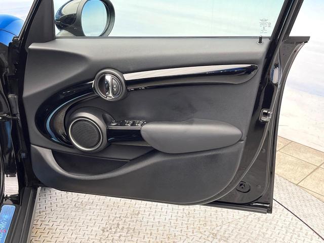 ＭＩＮＩ クーパーＳ　ライトＰＫＧ　アダプティブＬＥＤヘッドランプ　ＥＴＣ内蔵ルームミラー　デュアルオートエアコン　クルーズコントロール　純正ナビ　スマートキー　Ｂｌｕｅｔｏｏｔｈ　ＵＳＢ端子　禁煙車（40枚目）