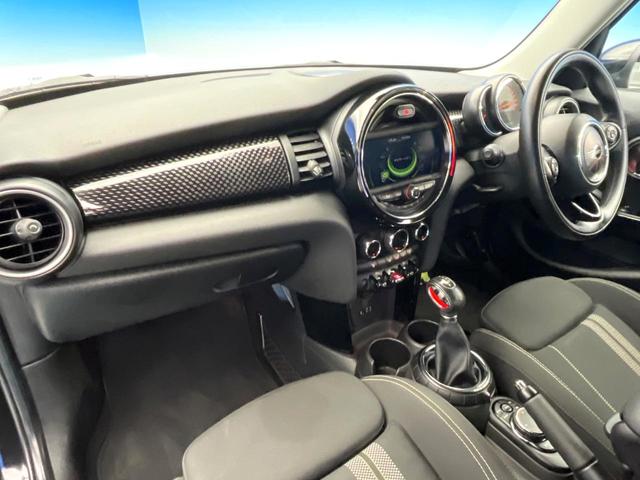 ＭＩＮＩ クーパーＳ　ライトＰＫＧ　アダプティブＬＥＤヘッドランプ　ＥＴＣ内蔵ルームミラー　デュアルオートエアコン　クルーズコントロール　純正ナビ　スマートキー　Ｂｌｕｅｔｏｏｔｈ　ＵＳＢ端子　禁煙車（47枚目）