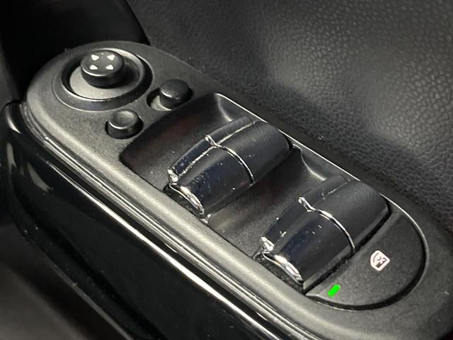 ＭＩＮＩ クーパーＳ　ライトＰＫＧ　アダプティブＬＥＤヘッドランプ　ＥＴＣ内蔵ルームミラー　デュアルオートエアコン　クルーズコントロール　純正ナビ　スマートキー　Ｂｌｕｅｔｏｏｔｈ　ＵＳＢ端子　禁煙車（50枚目）