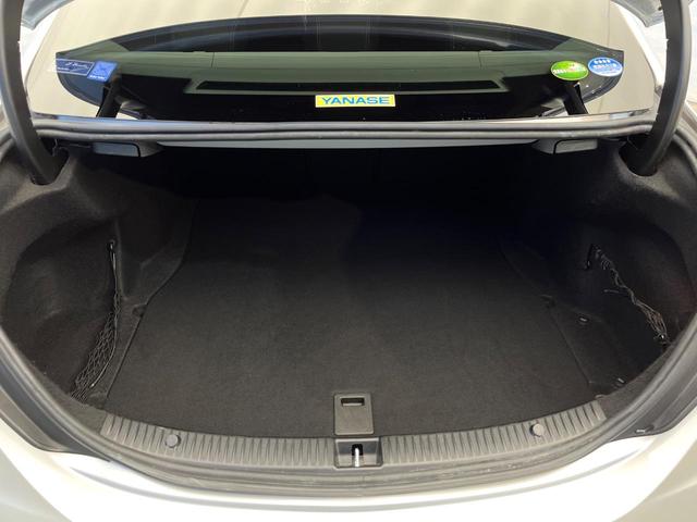 Ｃクラス Ｃ２００アバンギャルド　ベーシックＰＫＧ　レーダーセーフティＰＫＧ　ハーフレザーシート　前席シートヒーター　運転席メモリー付パワーシート　オートマチックハイビーム　プライバシーガラス　純正ナビ　バックカメラ　地デジＴＶ　禁煙（12枚目）