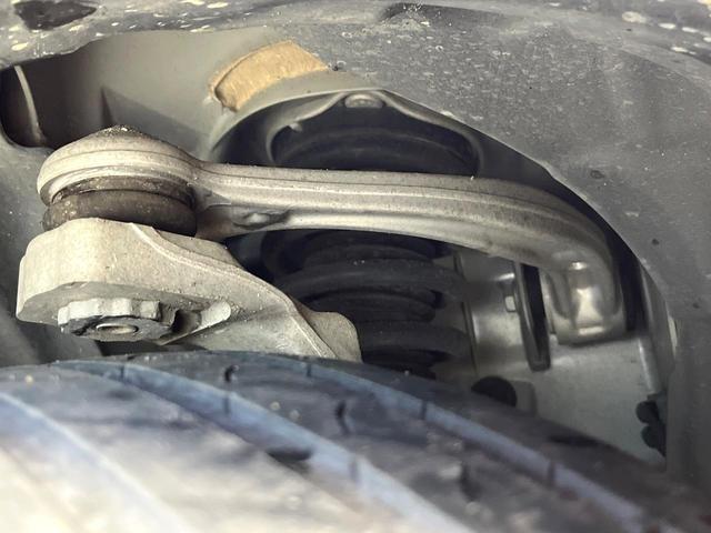 Ｃクラス Ｃ２００アバンギャルド　ベーシックＰＫＧ　レーダーセーフティＰＫＧ　ハーフレザーシート　前席シートヒーター　運転席メモリー付パワーシート　オートマチックハイビーム　プライバシーガラス　純正ナビ　バックカメラ　地デジＴＶ　禁煙（23枚目）