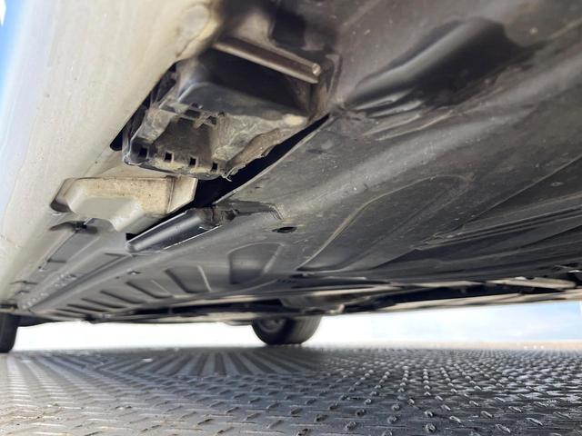 Ｃクラス Ｃ２００アバンギャルド　ベーシックＰＫＧ　レーダーセーフティＰＫＧ　ハーフレザーシート　前席シートヒーター　運転席メモリー付パワーシート　オートマチックハイビーム　プライバシーガラス　純正ナビ　バックカメラ　地デジＴＶ　禁煙（47枚目）