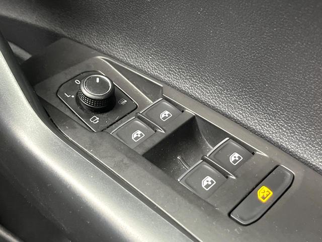 ポロ ＴＳＩ　Ｒライン　セーフティＰＫＧ　ディスカバープロＰＫＧ　テクノロジーＰＫＧ　バックカメラ　アダプティブクルーズコントロール　ＬＥＤヘッドランプ　スポーツサスペンション　レインセンサー　デュアルオートエアコン　禁煙車（48枚目）