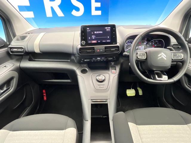 ベルランゴ シャイン　ワンオーナー　マルチパノラミックルーフ　ＡＰＰＬＥＣＡＲＰＬＡＹ　バックカメラ　後席３席独立シート　後席サンブラインド　スマートフォンワイヤレスチャージング　デュアルオートエアコン　禁煙車（2枚目）