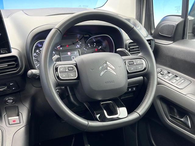 ベルランゴ シャイン　ワンオーナー　マルチパノラミックルーフ　ＡＰＰＬＥＣＡＲＰＬＡＹ　バックカメラ　後席３席独立シート　後席サンブラインド　スマートフォンワイヤレスチャージング　デュアルオートエアコン　禁煙車（11枚目）