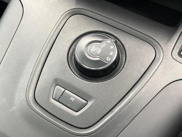 ベルランゴ シャイン　ワンオーナー　マルチパノラミックルーフ　ＡＰＰＬＥＣＡＲＰＬＡＹ　バックカメラ　後席３席独立シート　後席サンブラインド　スマートフォンワイヤレスチャージング　デュアルオートエアコン　禁煙車（12枚目）