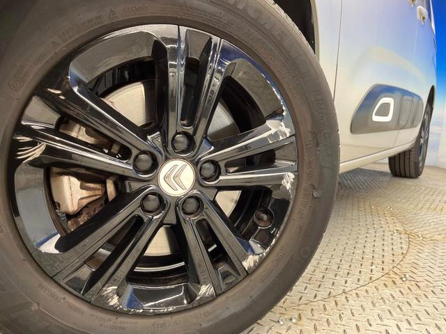 ベルランゴ シャイン　ワンオーナー　マルチパノラミックルーフ　ＡＰＰＬＥＣＡＲＰＬＡＹ　バックカメラ　後席３席独立シート　後席サンブラインド　スマートフォンワイヤレスチャージング　デュアルオートエアコン　禁煙車（15枚目）