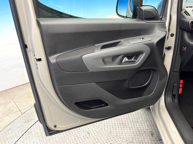 ベルランゴ シャイン　ワンオーナー　マルチパノラミックルーフ　ＡＰＰＬＥＣＡＲＰＬＡＹ　バックカメラ　後席３席独立シート　後席サンブラインド　スマートフォンワイヤレスチャージング　デュアルオートエアコン　禁煙車（30枚目）