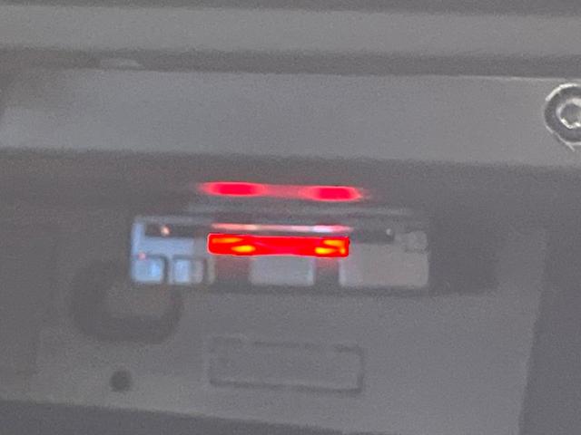 ベルランゴ シャイン　ワンオーナー　マルチパノラミックルーフ　ＡＰＰＬＥＣＡＲＰＬＡＹ　バックカメラ　後席３席独立シート　後席サンブラインド　スマートフォンワイヤレスチャージング　デュアルオートエアコン　禁煙車（57枚目）