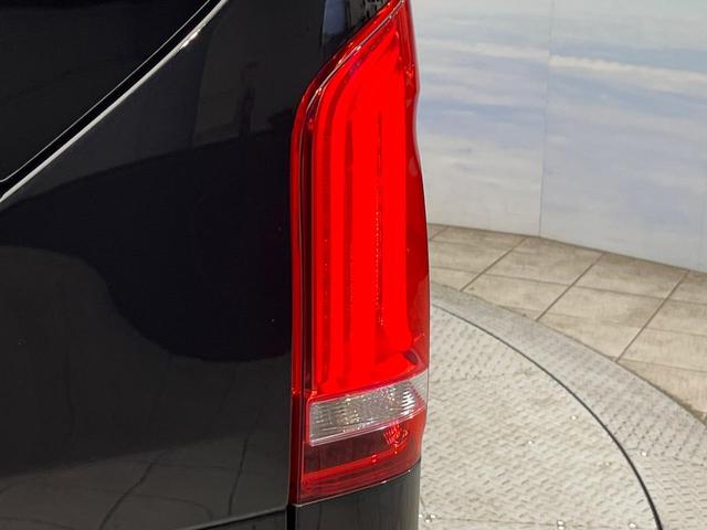 Ｖクラス Ｖ２２０ｄ　アバンギャルド　ＡＭＧライン　レーダーセーフティパッケージ　両側パワースライドドア　パワーバックドア　フリップダウンモニター　黒革シート　前席メモリー機能付パワーシート　前席シートヒーター　全周囲カメラ　ＬＥＤヘッドランプ　禁煙車（33枚目）