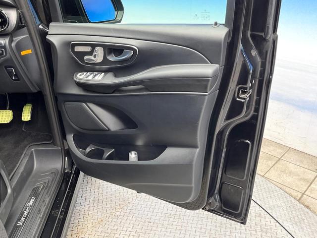 Ｖクラス Ｖ２２０ｄ　アバンギャルド　ＡＭＧライン　レーダーセーフティパッケージ　両側パワースライドドア　パワーバックドア　フリップダウンモニター　黒革シート　前席メモリー機能付パワーシート　前席シートヒーター　全周囲カメラ　ＬＥＤヘッドランプ　禁煙車（39枚目）