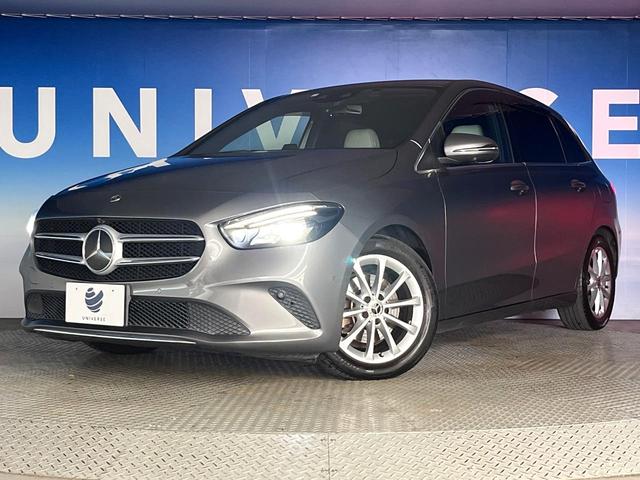 ●ＬＥＤヘッドライト：夜間走行時も良好な視界を確保し安心して運転できる高輝度ＬＥＤヘッドライトを装備！点灯速度が早く、消費電力も抑えられています。