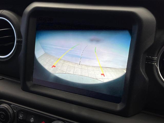 ジープ・ラングラーアンリミテッド サハラ ワンオーナー レーダークルーズコントロール 黒革シート 前席シートヒーター ダウンヒルアシスト デュアルオートエアコン バックカメラ 衝突軽減システム コーナーセンサー オートライト フルセグ 禁煙車(6枚目)