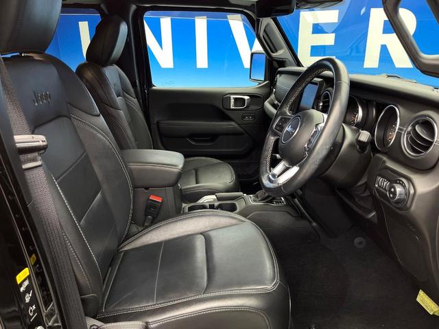 ジープ・ラングラーアンリミテッド サハラ ワンオーナー レーダークルーズコントロール 黒革シート 前席シートヒーター ダウンヒルアシスト デュアルオートエアコン バックカメラ 衝突軽減システム コーナーセンサー オートライト フルセグ 禁煙車(9枚目)