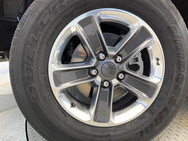 ジープ・ラングラーアンリミテッド サハラ ワンオーナー レーダークルーズコントロール 黒革シート 前席シートヒーター ダウンヒルアシスト デュアルオートエアコン バックカメラ 衝突軽減システム コーナーセンサー オートライト フルセグ 禁煙車(27枚目)