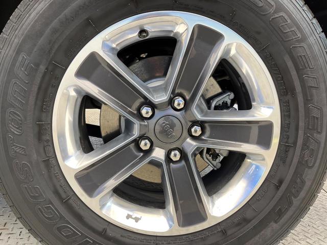 ジープ・ラングラーアンリミテッド サハラ ワンオーナー レーダークルーズコントロール 黒革シート 前席シートヒーター ダウンヒルアシスト デュアルオートエアコン バックカメラ 衝突軽減システム コーナーセンサー オートライト フルセグ 禁煙車(28枚目)