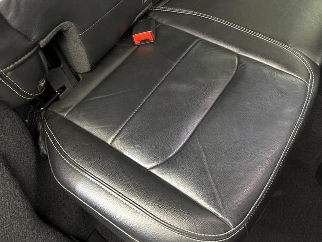 ジープ・ラングラーアンリミテッド サハラ ワンオーナー レーダークルーズコントロール 黒革シート 前席シートヒーター ダウンヒルアシスト デュアルオートエアコン バックカメラ 衝突軽減システム コーナーセンサー オートライト フルセグ 禁煙車(36枚目)