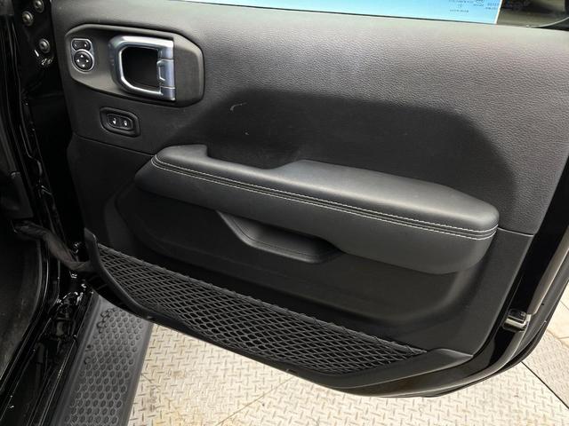 ジープ・ラングラーアンリミテッド サハラ ワンオーナー レーダークルーズコントロール 黒革シート 前席シートヒーター ダウンヒルアシスト デュアルオートエアコン バックカメラ 衝突軽減システム コーナーセンサー オートライト フルセグ 禁煙車(40枚目)